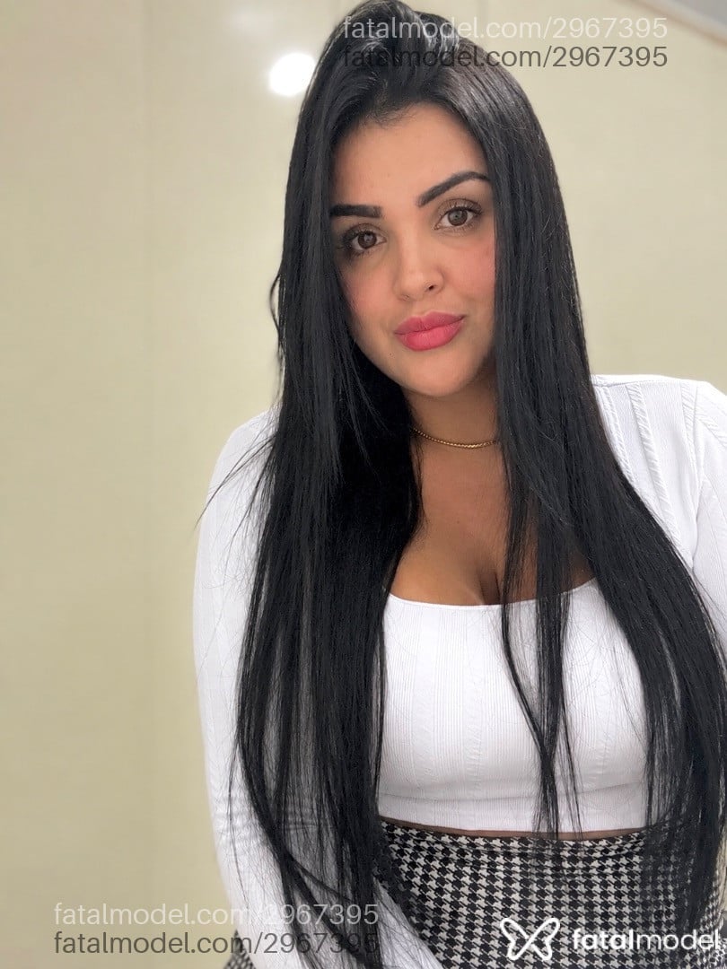 Acompanhante mulher morena (o) de olhos mel - Carolina