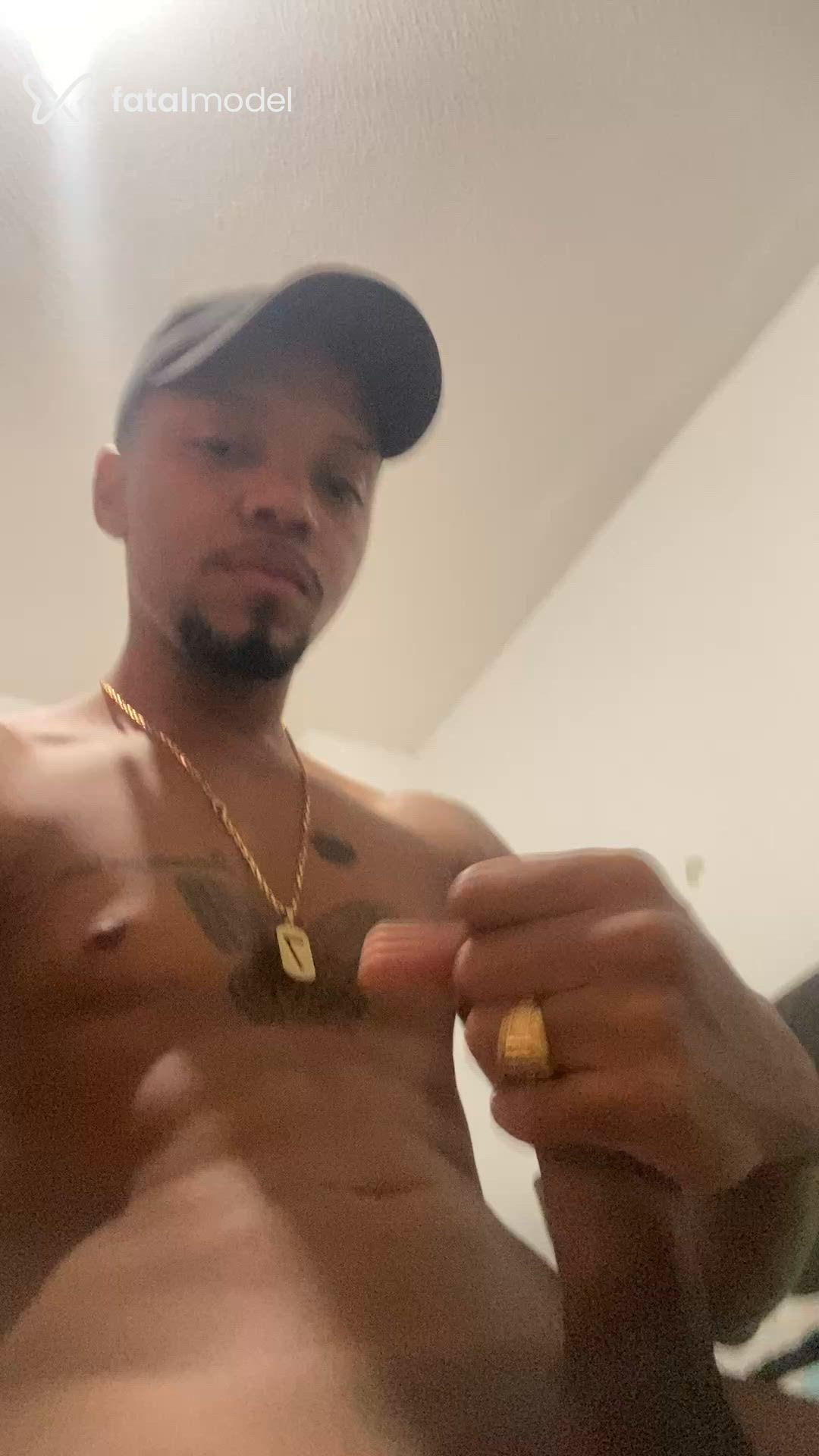 Acompanhante homem morena (o) de olhos pretos - Lucas