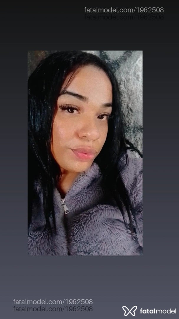 Acompanhante mulher trans morena (o) de olhos pretos - Camila