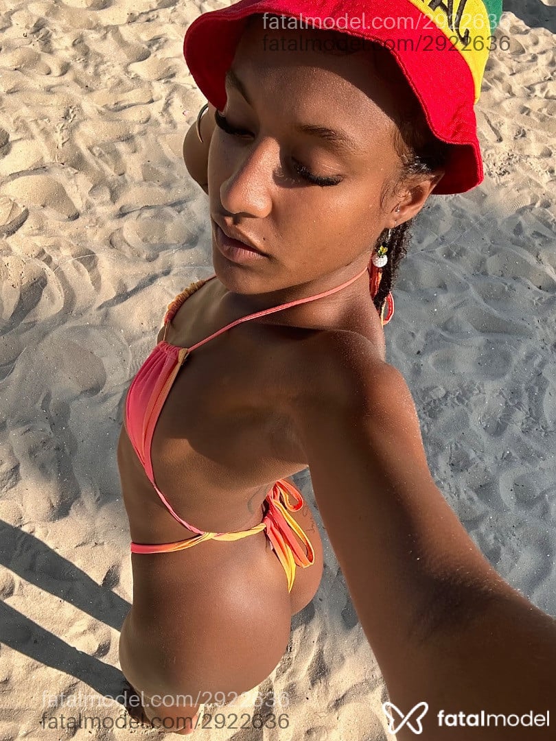 Acompanhante mulher com cabelo castanho de olhos castanhos - Rebecca Azevedo