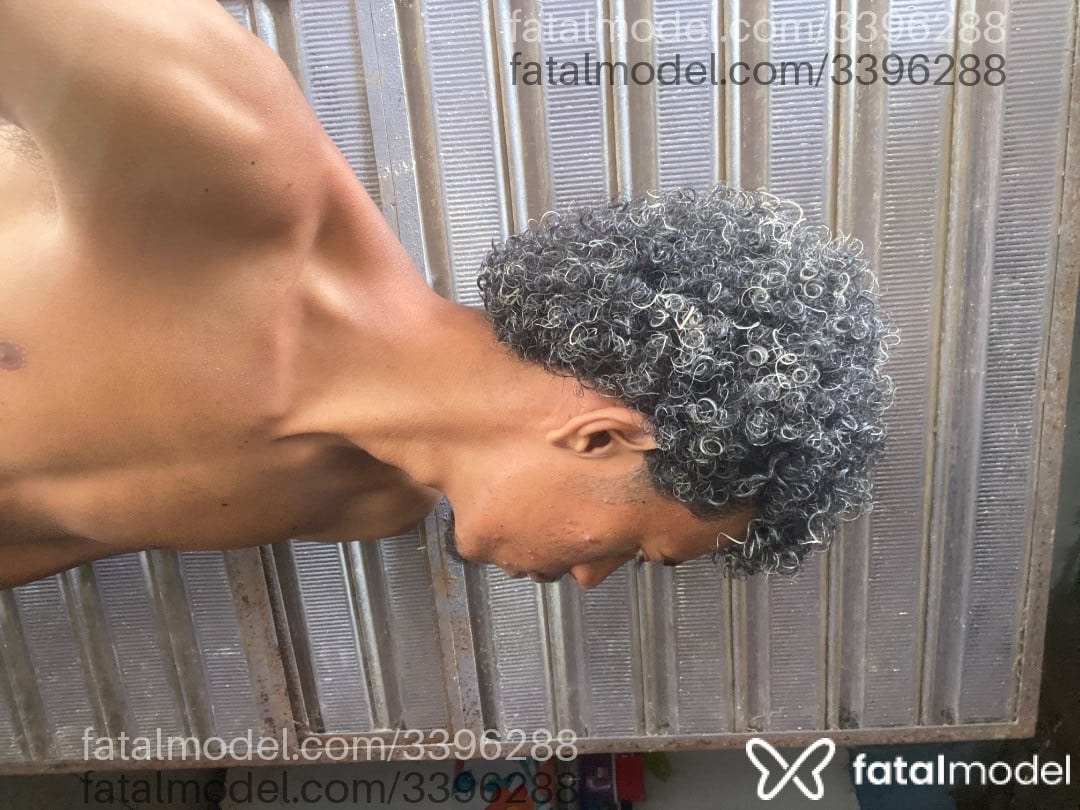 Acompanhante homem com cabelo colorido de olhos castanhos - Gustavo