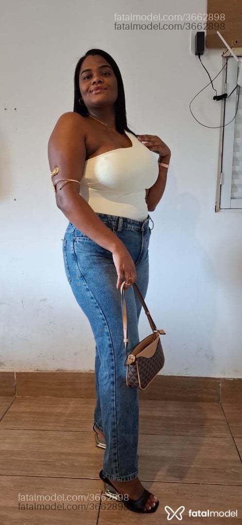 Acompanhante mulher morena (o) de olhos pretos - Kiara