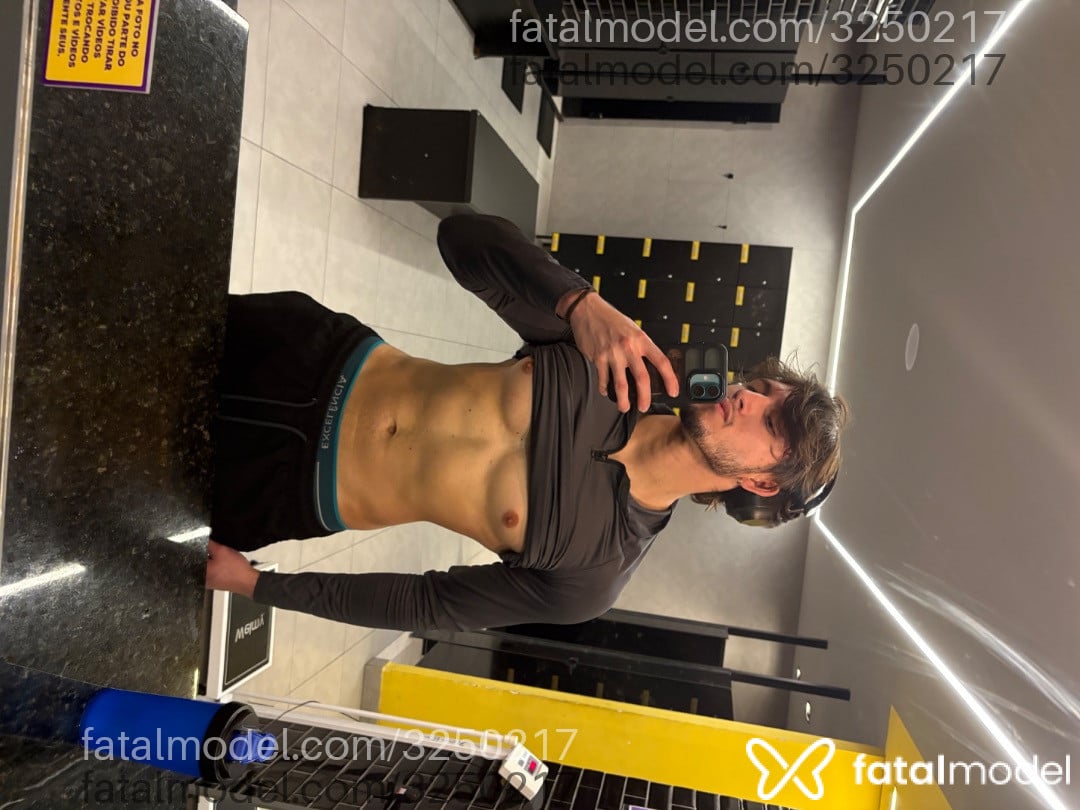 Acompanhante homem com cabelo castanho de olhos castanhos - Vinicyus