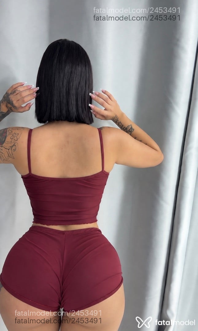 Acompanhante mulher morena (o) de olhos castanhos - Aliene
