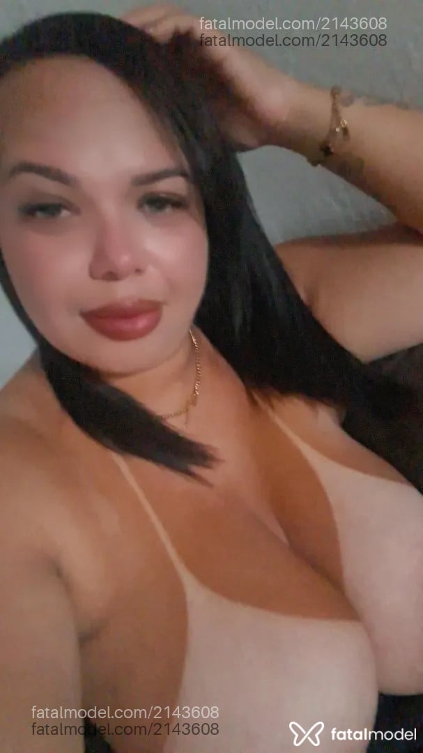 Acompanhante mulher morena (o) de olhos verdes - Karol Santos
