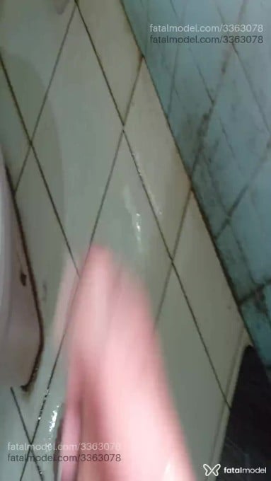 Acompanhante homem com cabelo grisalho de olhos castanhos - Erick Acompanhante homem com cabelo grisalho de olhos castanhos - Erick