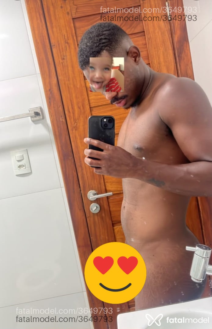 Acompanhante homem morena (o) de olhos pretos - Santos
