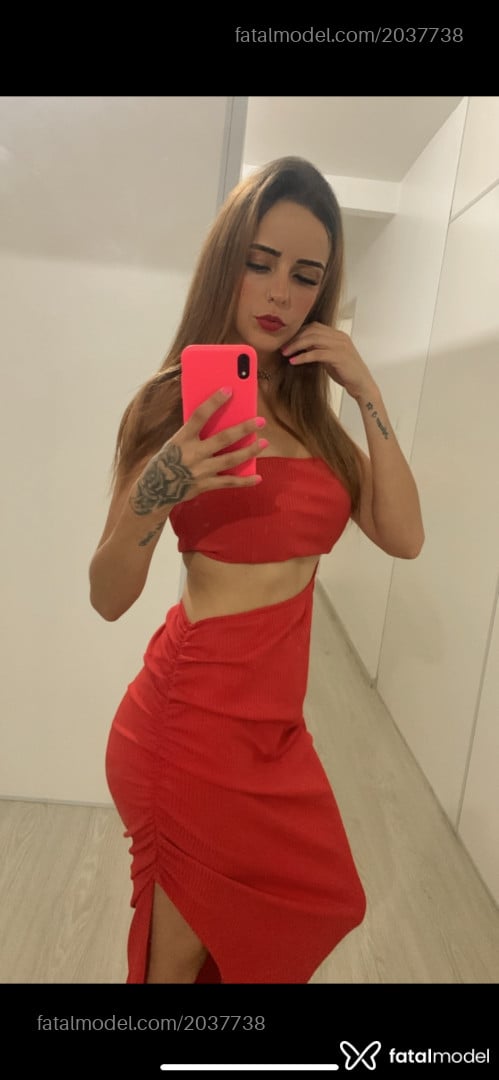Acompanhante mulher ruiva (o) de olhos castanhos - Júlia Días