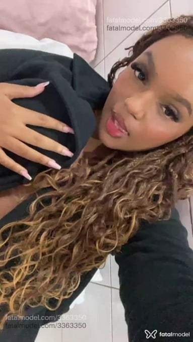 Acompanhante mulher morena (o) de olhos castanhos em São Paulo Acompanhante mulher morena (o) de olhos castanhos em São Paulo - Victoria