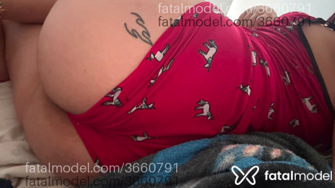 Acompanhante mulher trans com cabelo castanho de olhos castanhos - Lunnaseiren