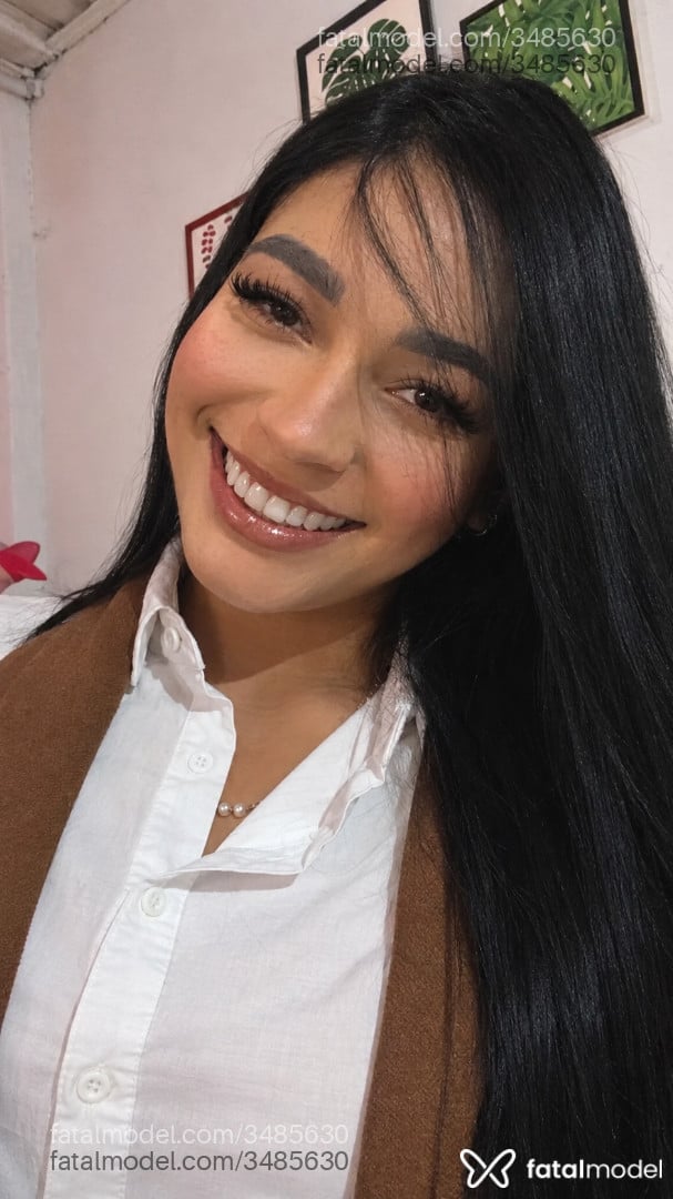 Acompanhante mulher morena (o) de olhos castanhos - Amanda