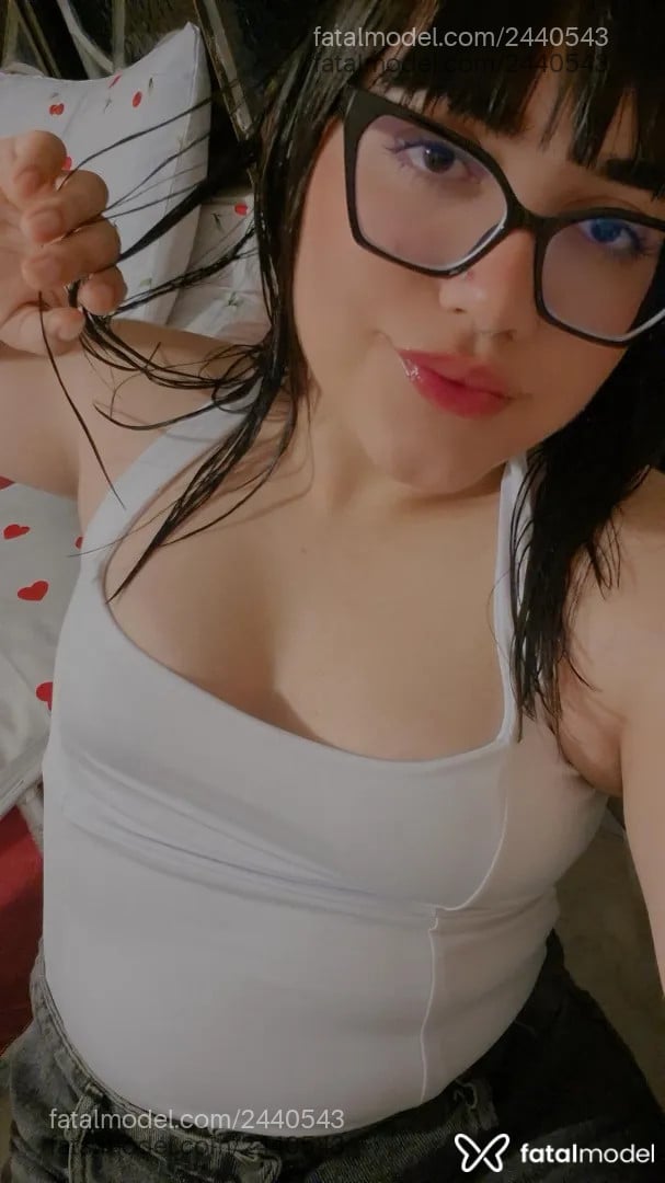 Acompanhante mulher com cabelo castanho de olhos castanhos - Selene