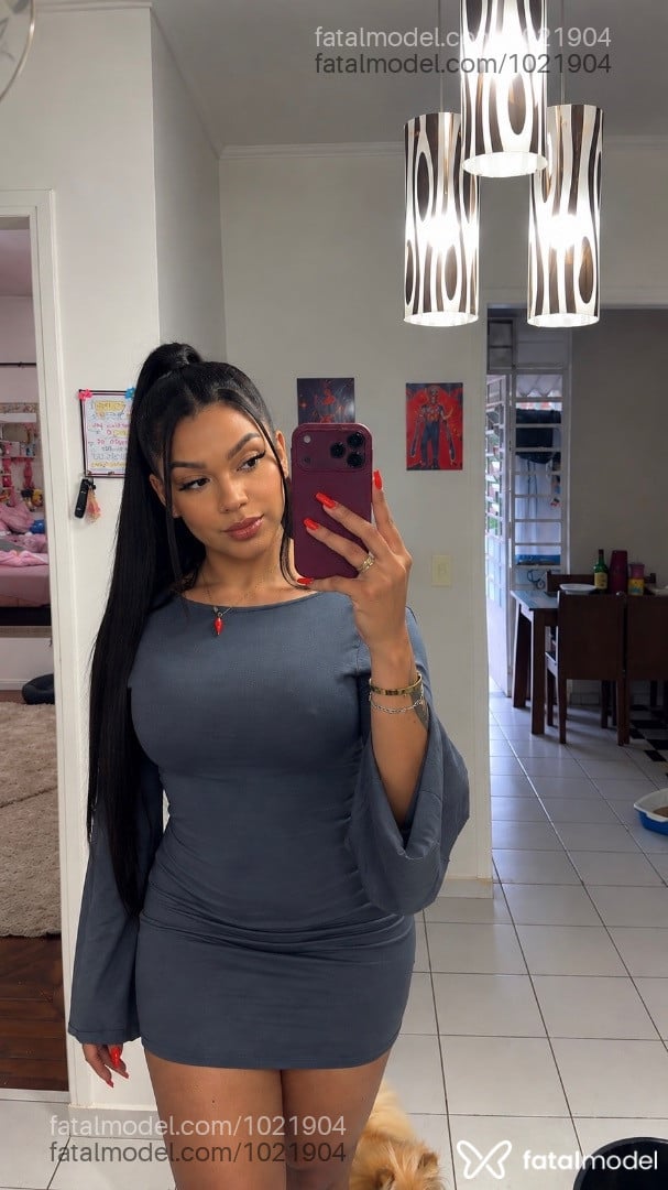 Acompanhante mulher trans com cabelo castanho de olhos castanhos - Yuna Mesquitta
