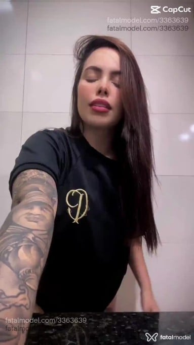 Acompanhante mulher com cabelo castanho de olhos mel em Uberlândia - Mirella Bitencourt