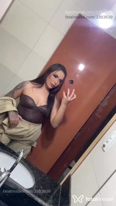 Acompanhante mulher com cabelo castanho de olhos mel em Uberlândia - Mirella Bitencourt