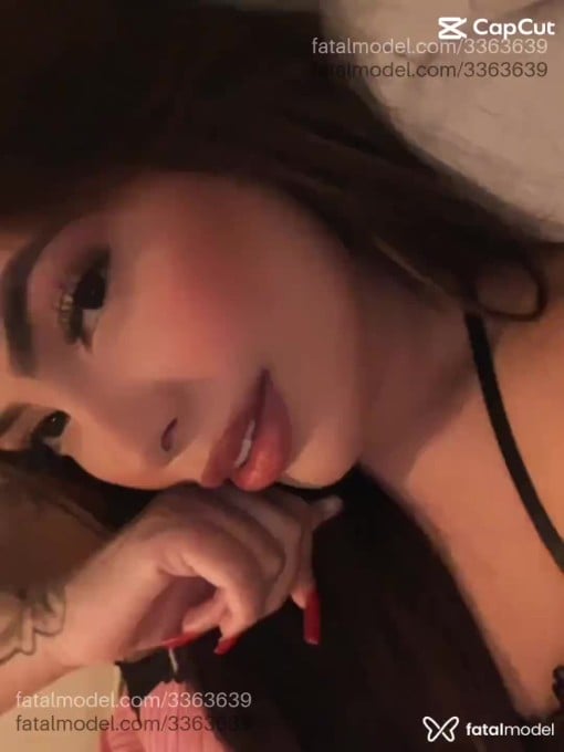 Acompanhante mulher com cabelo castanho de olhos mel em Uberlândia - Mirella Bitencourt