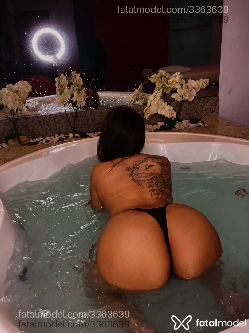 Acompanhante mulher com cabelo castanho de olhos mel - Mirella Bitencourt