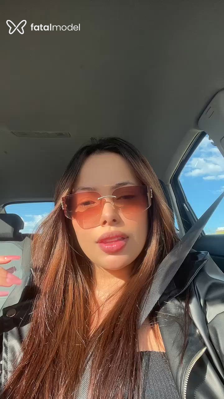 Acompanhante mulher com cabelo castanho de olhos mel - Mirella Bitencourt