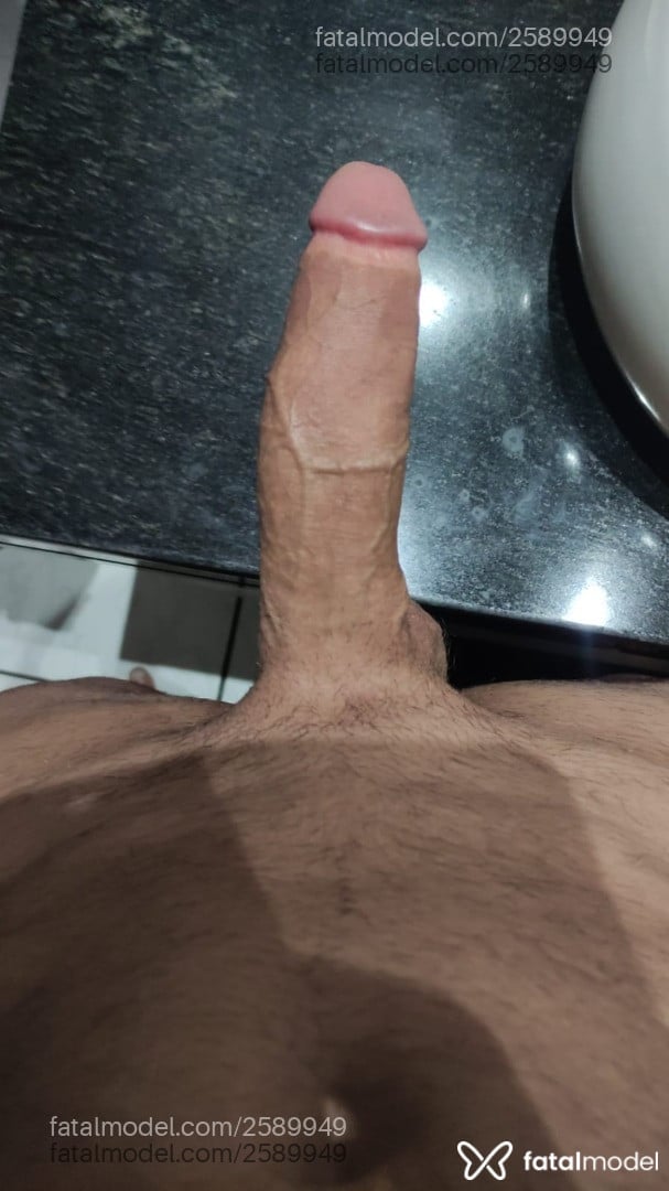 Acompanhante homem com cabelo castanho de olhos verdes - Gabriel