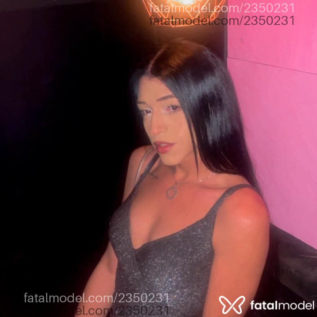 Acompanhante mulher trans morena (o) de olhos pretos - Sarah Angel