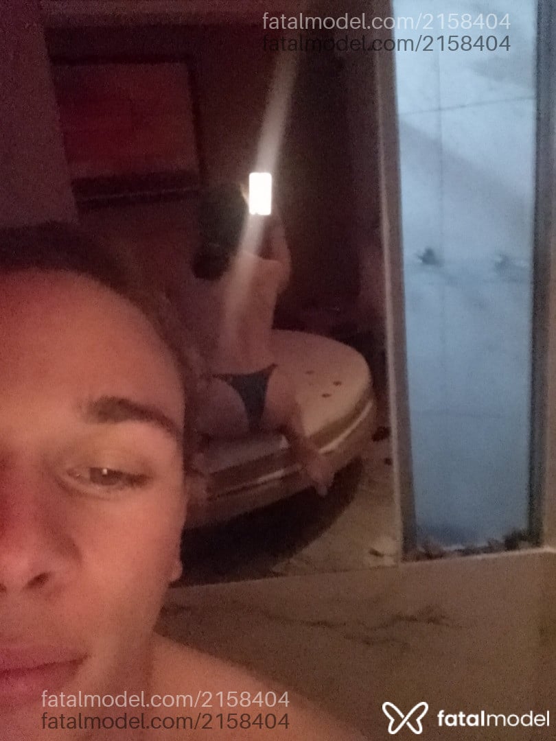 Acompanhante mulher trans loira (o) de olhos castanhos - Paula