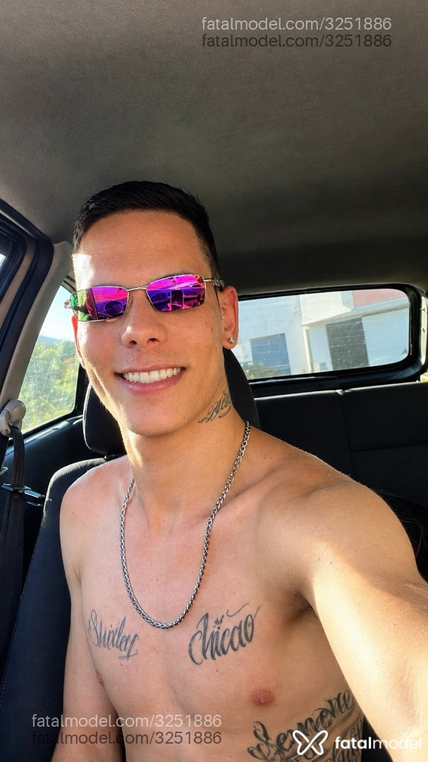 Acompanhante homem com cabelo castanho de olhos mel - Vitor Andrade