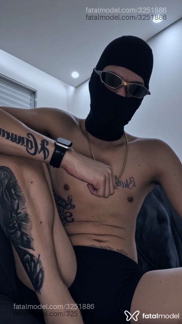 Acompanhante homem com cabelo castanho de olhos mel - Vitor Andrade