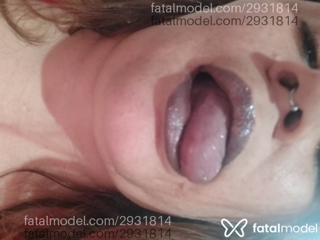 Acompanhante mulher ruiva (o) de olhos castanhos - Talita