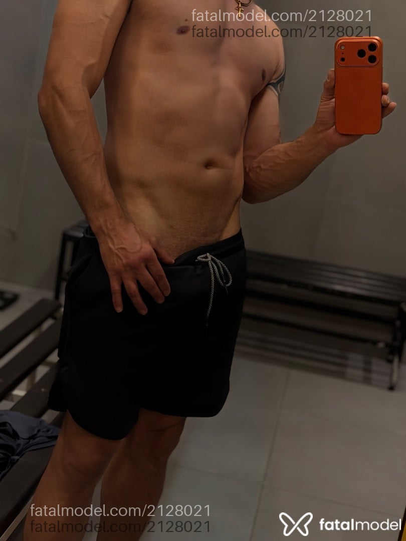 Acompanhante homem com cabelo castanho de olhos castanhos - Gael