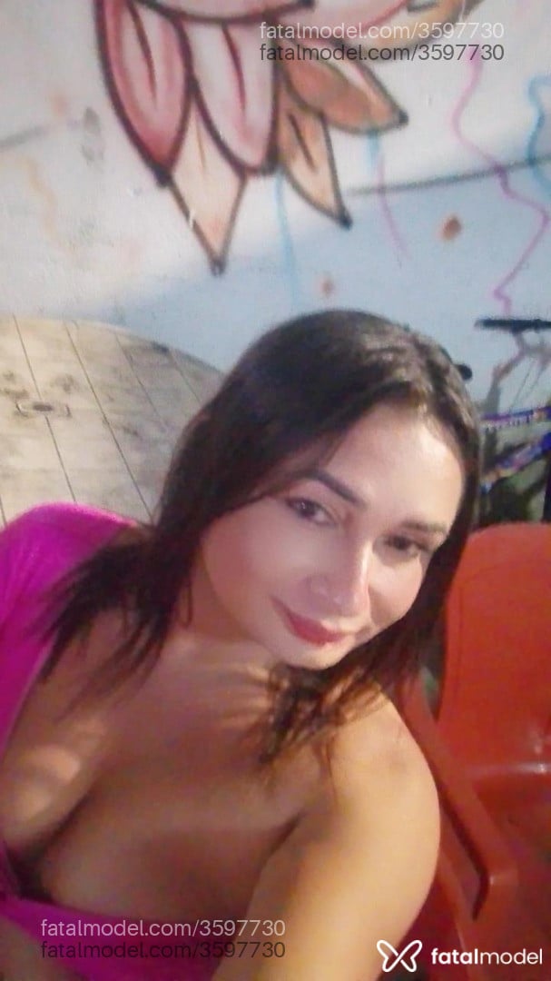 Acompanhante mulher trans com cabelo castanho de olhos castanhos - Ayalla