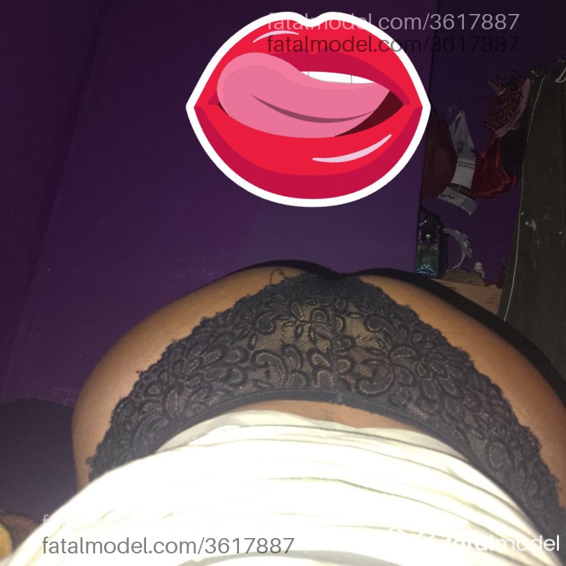 Acompanhante mulher morena (o) de olhos pretos - Morena