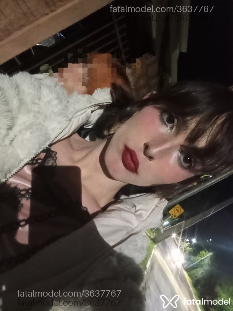 Acompanhante mulher trans com cabelo castanho de olhos castanhos - Luisa