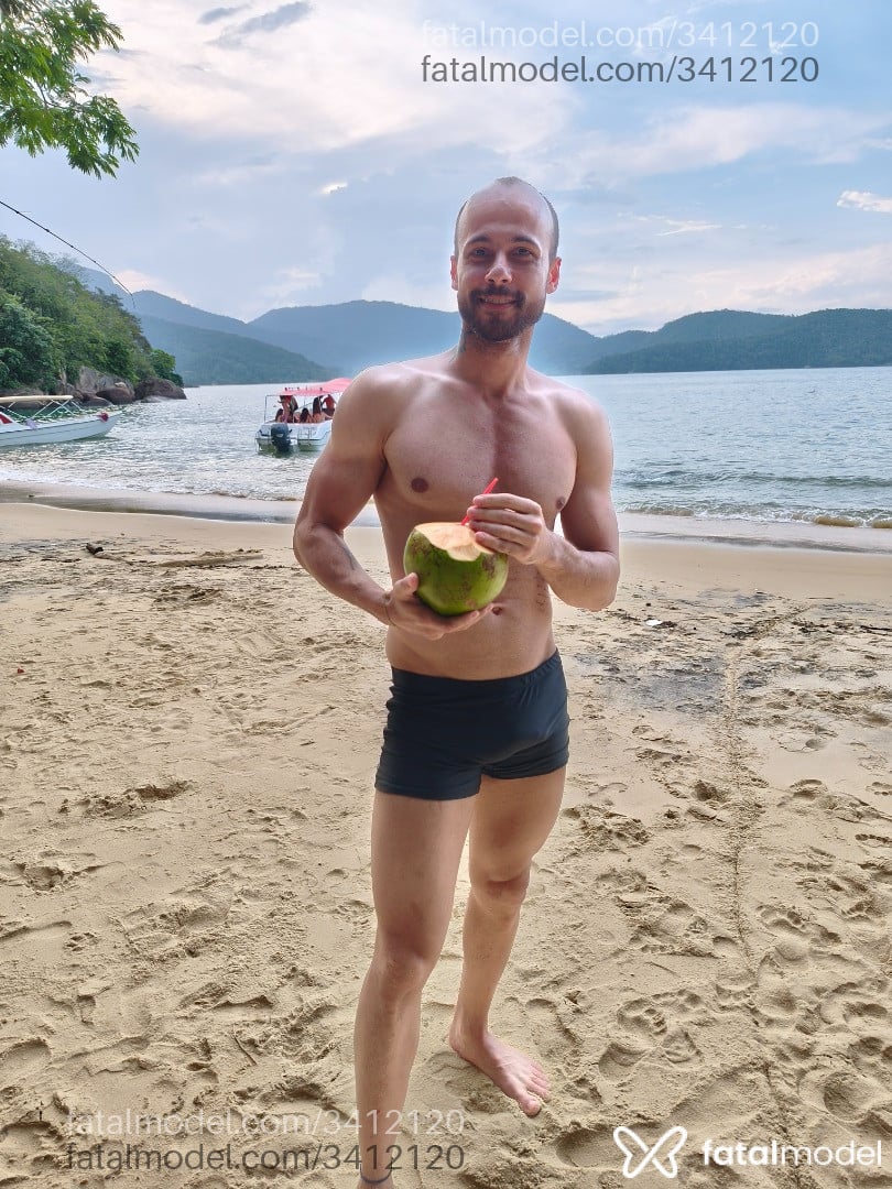 Acompanhante homem com cabelo castanho de olhos castanhos - Sanderh