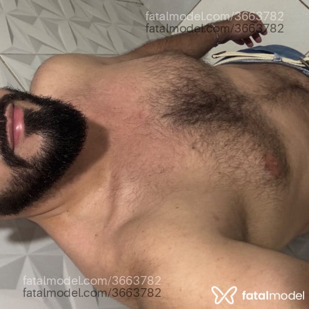 Acompanhante homem com cabelo castanho de olhos castanhos - Gustavo