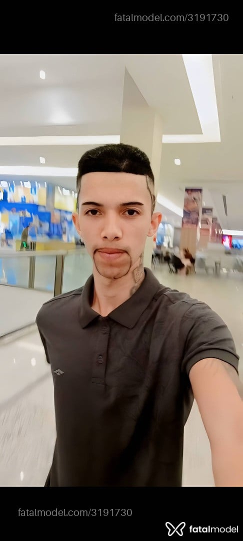Acompanhante homem com cabelo castanho de olhos castanhos - Gabriel
