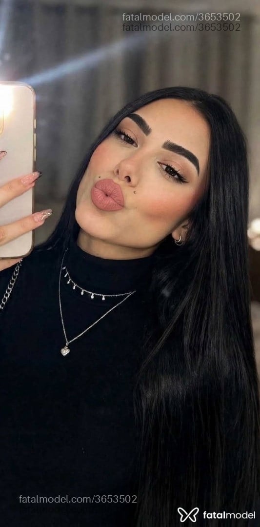 Acompanhante mulher morena (o) de olhos castanhos - Maevy