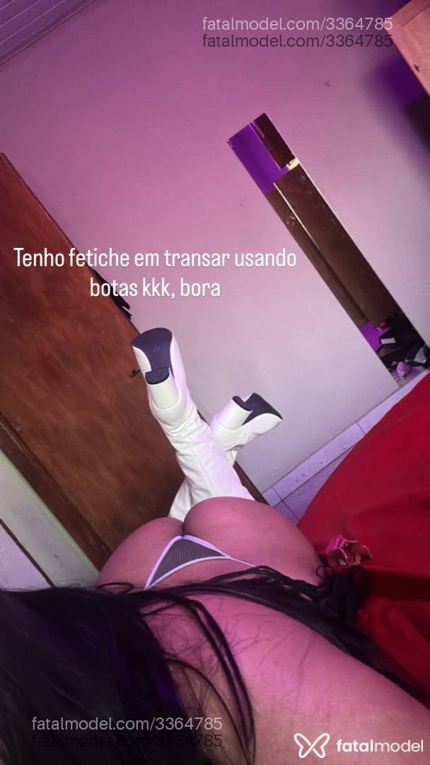 Acompanhante mulher trans morena (o) de olhos pretos - Emily Matozzo
