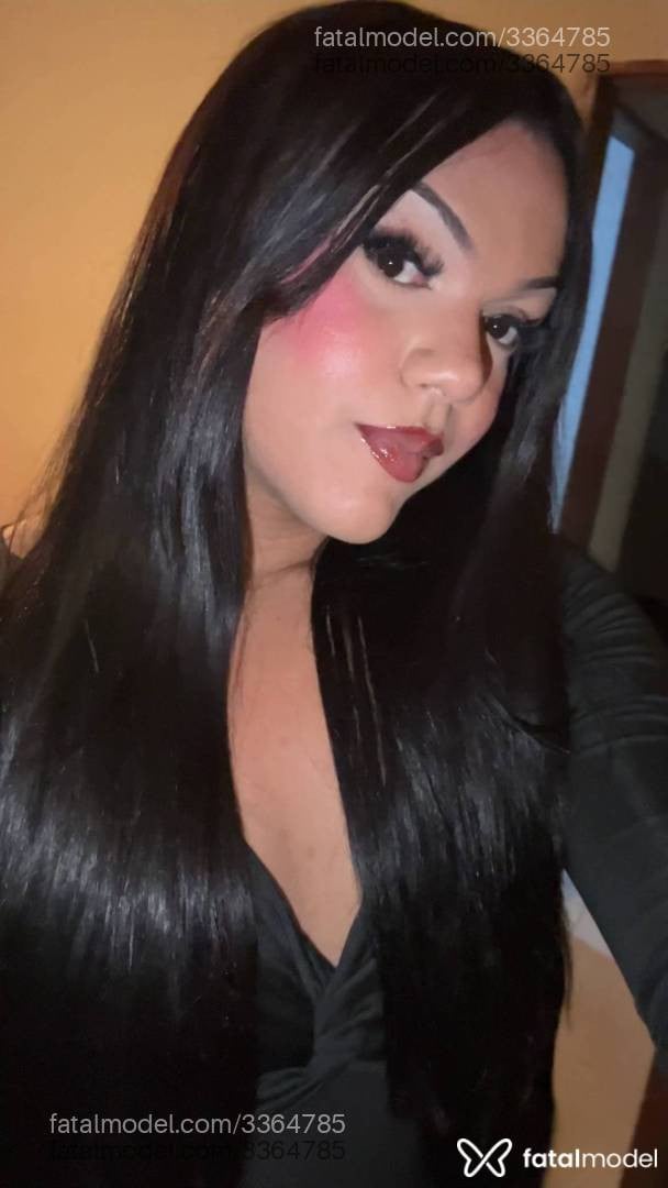 Acompanhante mulher trans morena (o) de olhos pretos - Emily Matozzo