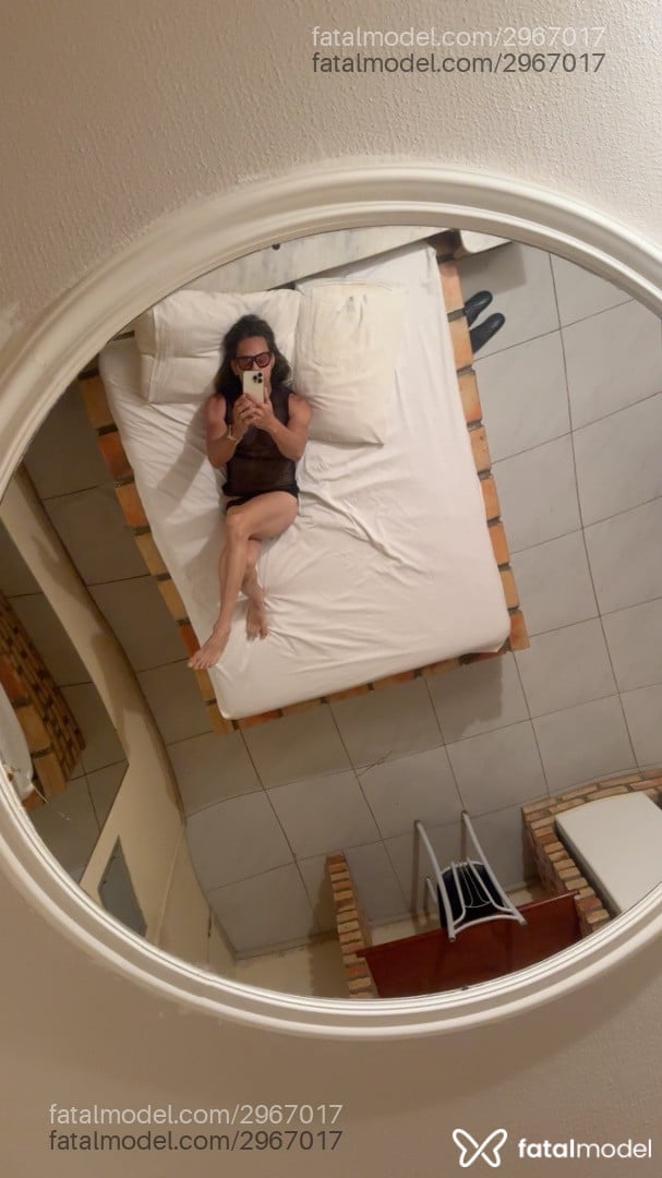 Acompanhante mulher trans loira (o) de olhos castanhos - Freyjarufino