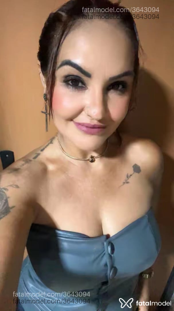 Acompanhante mulher morena (o) de olhos castanhos - Marina