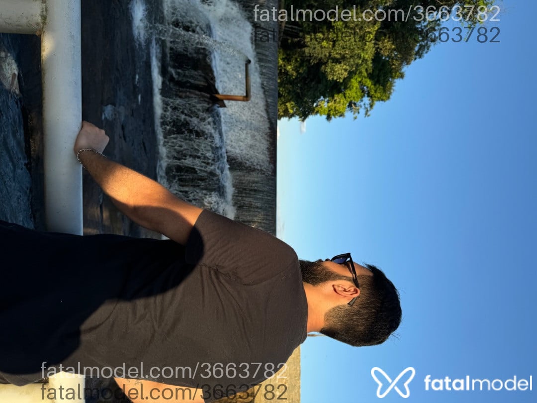 Acompanhante homem com cabelo castanho de olhos castanhos - Gustavo