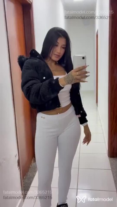 Acompanhante mulher morena (o) de olhos pretos - Jade Acompanhante mulher morena (o) de olhos pretos - Jade