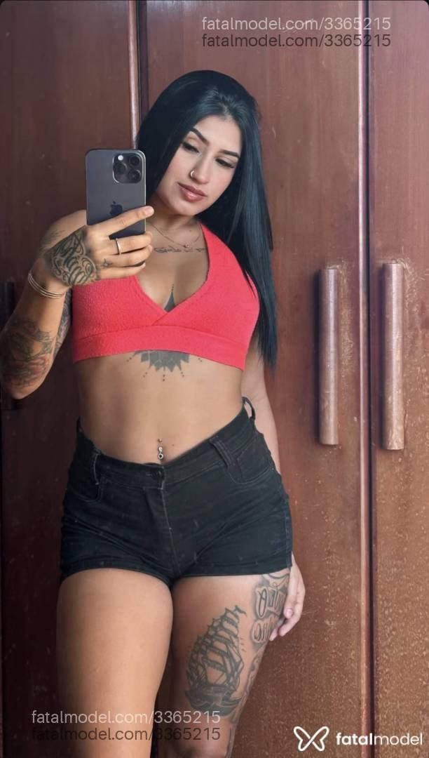 Acompanhante mulher morena (o) de olhos pretos - Jade