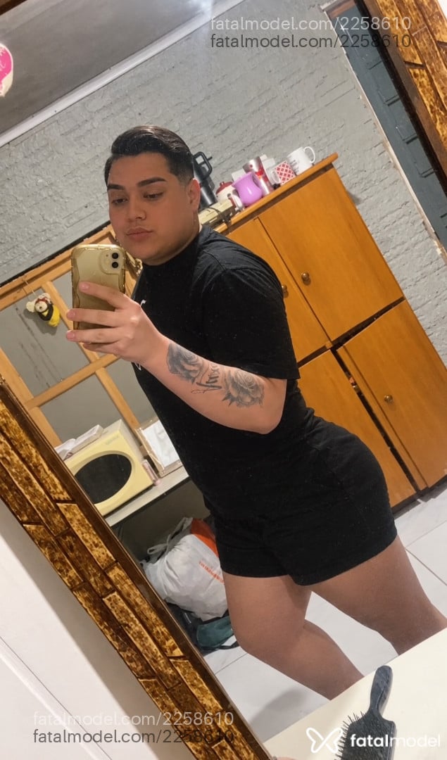 Acompanhante mulher trans loira (o) de olhos castanhos - Sofia