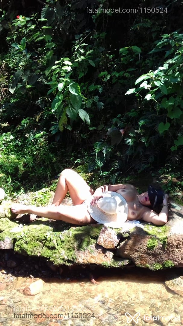 Acompanhante mulher loira (o) de olhos castanhos - Adriana