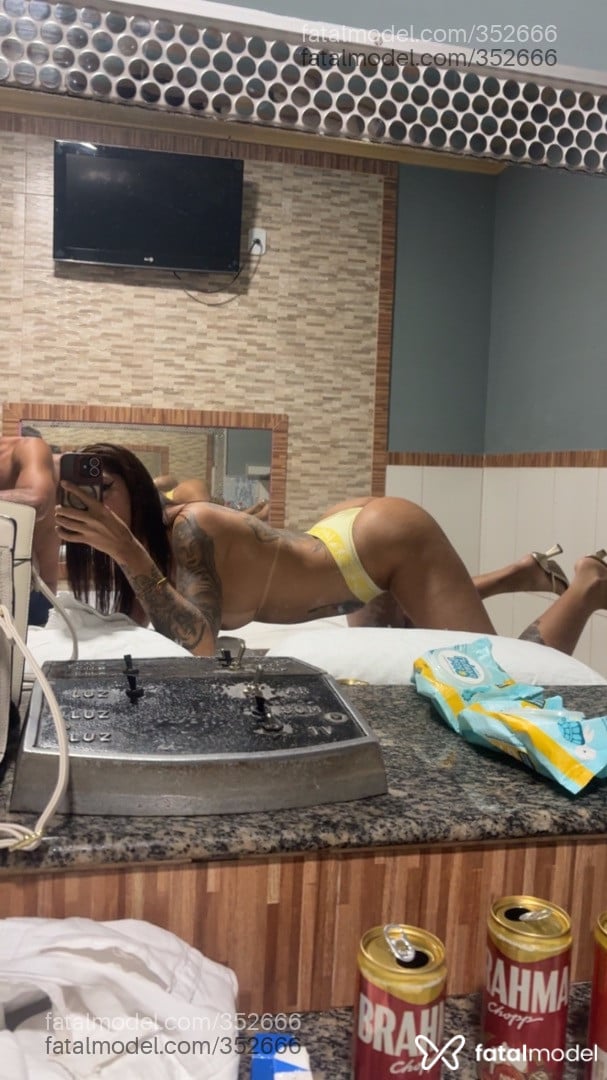 Acompanhante mulher trans com cabelo castanho de olhos castanhos - Dannyzinha