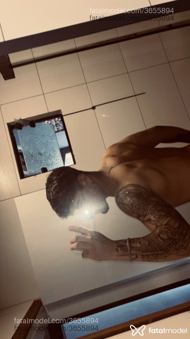 Acompanhante homem com cabelo castanho de olhos castanhos - Binho