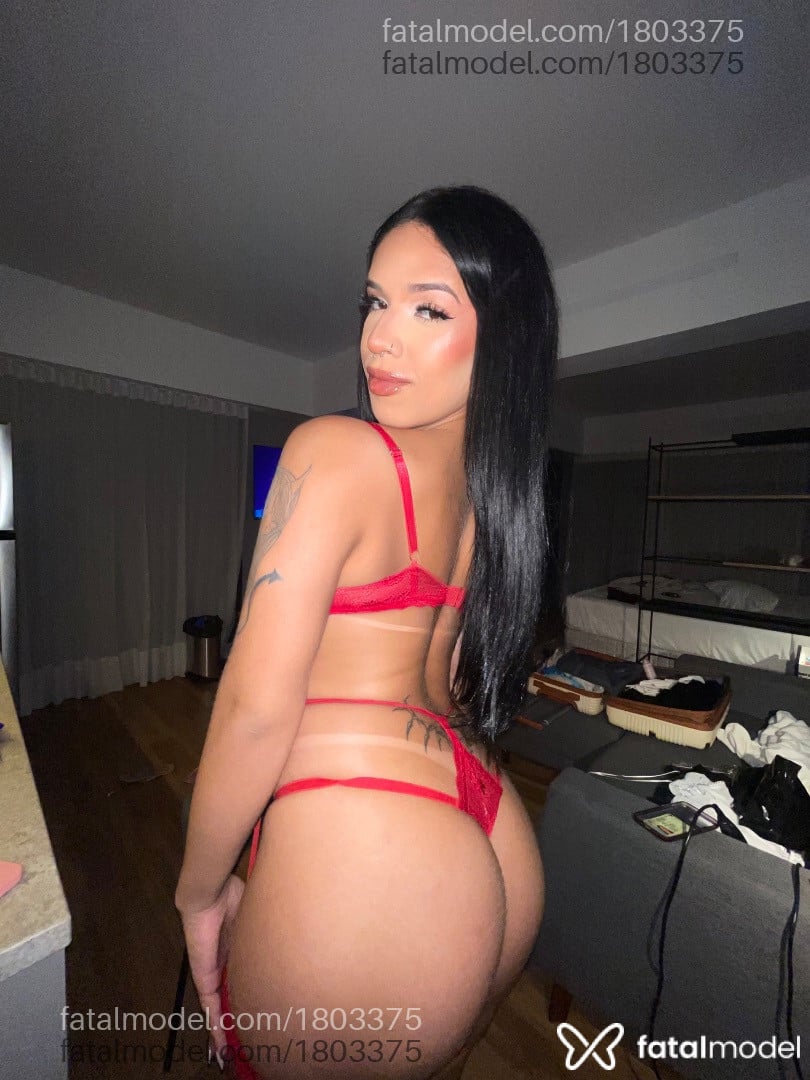 Acompanhante mulher trans morena (o) de olhos castanhos - Nimsay