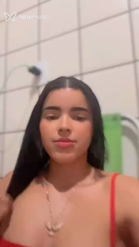 Acompanhante mulher morena (o) de olhos castanhos - Cristal Duarte Acompanhante mulher morena (o) de olhos castanhos - Cristal Duarte