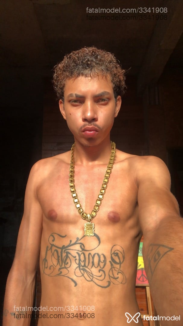 Acompanhante homem com cabelo castanho de olhos verdes - Ocafeta